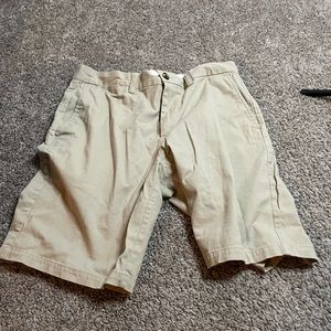 Old navy khaki shorts size 32